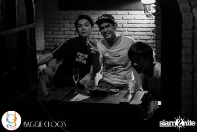 Rainbow in the dark กับ Sammi Zhen ที่ แม็กกี้ ชูวส์ — photo 39