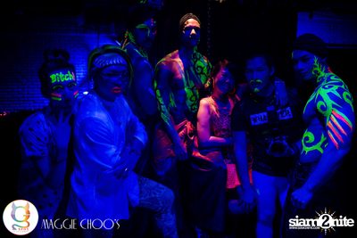 Rainbow in the dark กับ Sammi Zhen ที่ แม็กกี้ ชูวส์ — photo 40