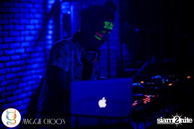 Rainbow in the dark กับ Sammi Zhen ที่ แม็กกี้ ชูวส์ — photo 42