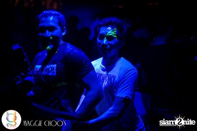 Rainbow in the dark กับ Sammi Zhen ที่ แม็กกี้ ชูวส์ — photo 44