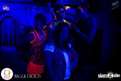 Rainbow in the dark กับ Sammi Zhen ที่ แม็กกี้ ชูวส์ — photo 47