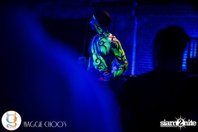Rainbow in the dark กับ Sammi Zhen ที่ แม็กกี้ ชูวส์ — photo 51