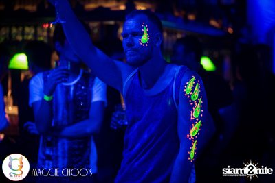Rainbow in the dark กับ Sammi Zhen ที่ แม็กกี้ ชูวส์ — photo 52