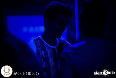 Rainbow in the dark กับ Sammi Zhen ที่ แม็กกี้ ชูวส์ — photo 58