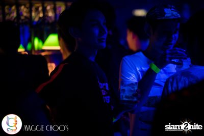 Rainbow in the dark กับ Sammi Zhen ที่ แม็กกี้ ชูวส์ — photo 60