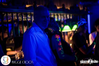 Rainbow in the dark กับ Sammi Zhen ที่ แม็กกี้ ชูวส์ — photo 61