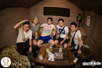 Rainbow in the dark กับ Sammi Zhen ที่ แม็กกี้ ชูวส์ — photo 62