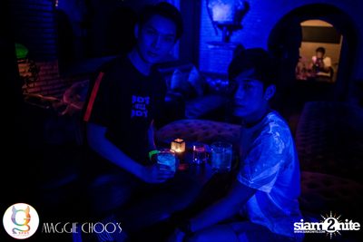 Rainbow in the dark กับ Sammi Zhen ที่ แม็กกี้ ชูวส์ — photo 63