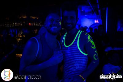 Rainbow in the dark กับ Sammi Zhen ที่ แม็กกี้ ชูวส์ — photo 65