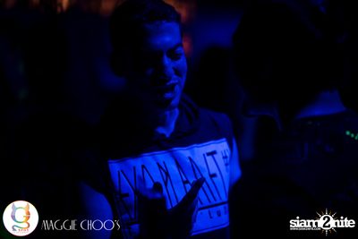 Rainbow in the dark กับ Sammi Zhen ที่ แม็กกี้ ชูวส์ — photo 70
