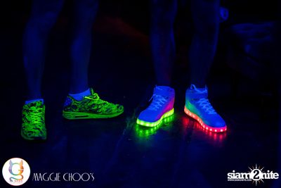 Rainbow in the dark กับ Sammi Zhen ที่ แม็กกี้ ชูวส์ — photo 71