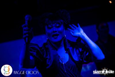 Rainbow in the dark กับ Sammi Zhen ที่ แม็กกี้ ชูวส์ — photo 74
