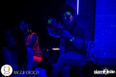 Rainbow in the dark กับ Sammi Zhen ที่ แม็กกี้ ชูวส์ — photo 75