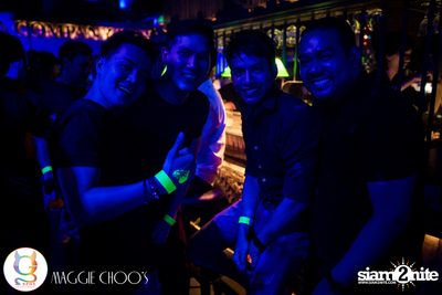 Rainbow in the dark กับ Sammi Zhen ที่ แม็กกี้ ชูวส์ — photo 79