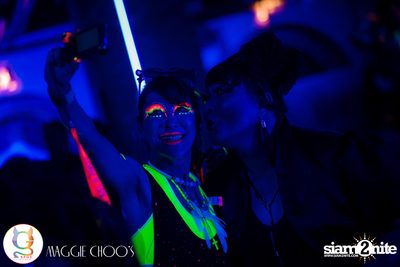Rainbow in the dark กับ Sammi Zhen ที่ แม็กกี้ ชูวส์ — photo 84