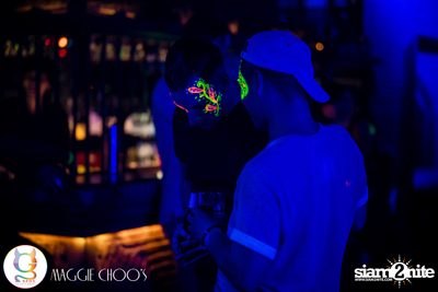 Rainbow in the dark กับ Sammi Zhen ที่ แม็กกี้ ชูวส์ — photo 86