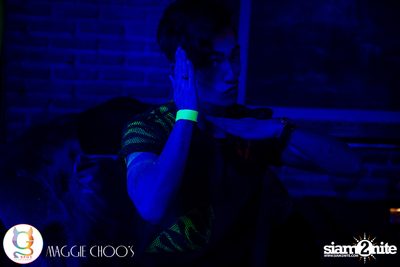 Rainbow in the dark กับ Sammi Zhen ที่ แม็กกี้ ชูวส์ — photo 87