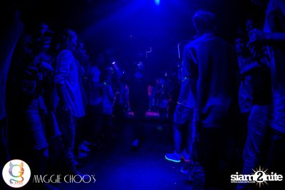 Rainbow in the dark กับ Sammi Zhen ที่ แม็กกี้ ชูวส์ — photo 104