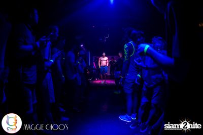 Rainbow in the dark กับ Sammi Zhen ที่ แม็กกี้ ชูวส์ — photo 106