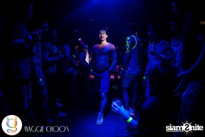 Rainbow in the dark กับ Sammi Zhen ที่ แม็กกี้ ชูวส์ — photo 107