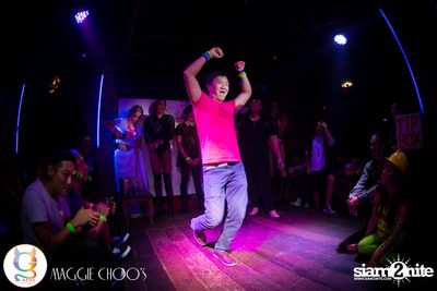 Rainbow in the dark กับ Sammi Zhen ที่ แม็กกี้ ชูวส์ — photo 109