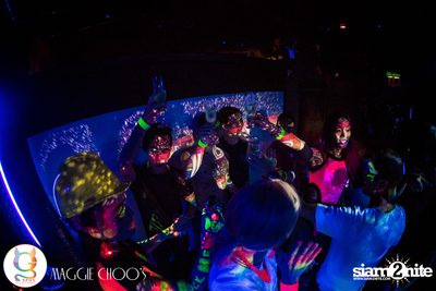 Rainbow in the dark กับ Sammi Zhen ที่ แม็กกี้ ชูวส์ — photo 115