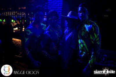 Rainbow in the dark กับ Sammi Zhen ที่ แม็กกี้ ชูวส์ — photo 121