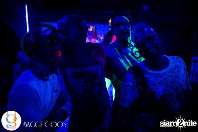 Rainbow in the dark กับ Sammi Zhen ที่ แม็กกี้ ชูวส์ — photo 124