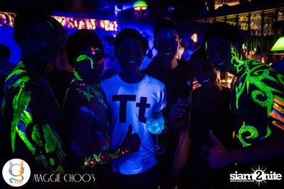 Rainbow in the dark กับ Sammi Zhen ที่ แม็กกี้ ชูวส์ — photo 125