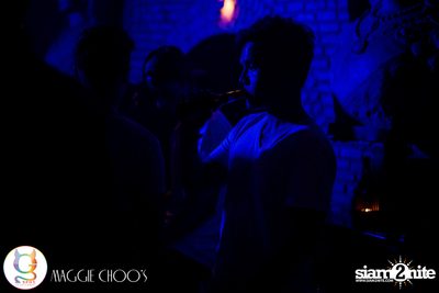 Rainbow in the dark กับ Sammi Zhen ที่ แม็กกี้ ชูวส์ — photo 130