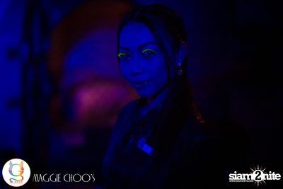 Rainbow in the dark กับ Sammi Zhen ที่ แม็กกี้ ชูวส์ — photo 131