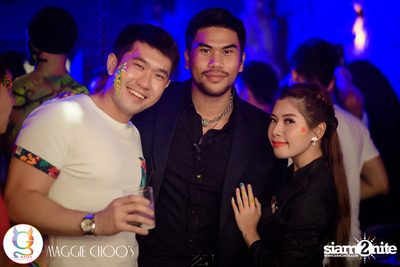 Rainbow in the dark กับ Sammi Zhen ที่ แม็กกี้ ชูวส์ — photo 132