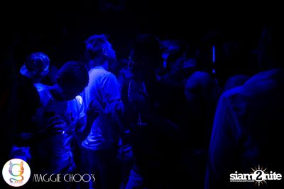 Rainbow in the dark กับ Sammi Zhen ที่ แม็กกี้ ชูวส์ — photo 136