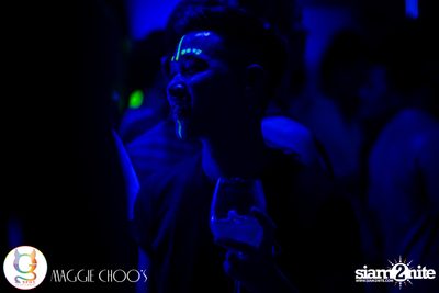 Rainbow in the dark กับ Sammi Zhen ที่ แม็กกี้ ชูวส์ — photo 137