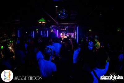 Rainbow in the dark กับ Sammi Zhen ที่ แม็กกี้ ชูวส์ — photo 142