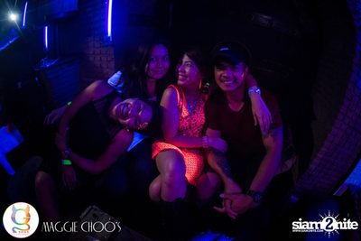 Rainbow in the dark กับ Sammi Zhen ที่ แม็กกี้ ชูวส์ — photo 144