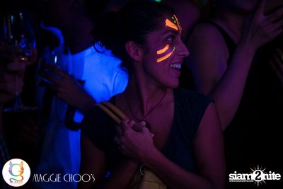 Rainbow in the dark กับ Sammi Zhen ที่ แม็กกี้ ชูวส์ — photo 149