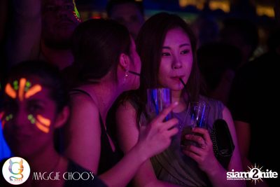 Rainbow in the dark กับ Sammi Zhen ที่ แม็กกี้ ชูวส์ — photo 151