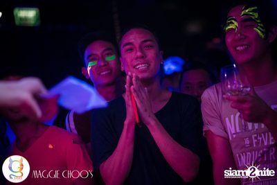 Rainbow in the dark กับ Sammi Zhen ที่ แม็กกี้ ชูวส์ — photo 153