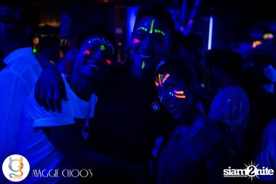 Rainbow in the dark กับ Sammi Zhen ที่ แม็กกี้ ชูวส์ — photo 158