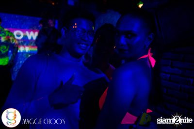 Rainbow in the dark กับ Sammi Zhen ที่ แม็กกี้ ชูวส์ — photo 159