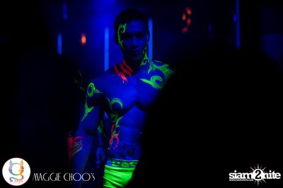 Rainbow in the dark กับ Sammi Zhen ที่ แม็กกี้ ชูวส์ — photo 166