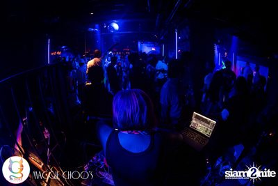 Rainbow in the dark กับ Sammi Zhen ที่ แม็กกี้ ชูวส์ — photo 167