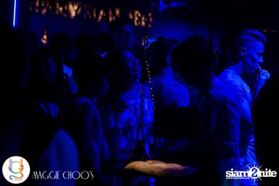 Rainbow in the dark กับ Sammi Zhen ที่ แม็กกี้ ชูวส์ — photo 168