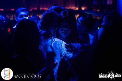 Rainbow in the dark กับ Sammi Zhen ที่ แม็กกี้ ชูวส์ — photo 169