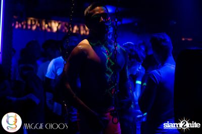 Rainbow in the dark กับ Sammi Zhen ที่ แม็กกี้ ชูวส์ — photo 170
