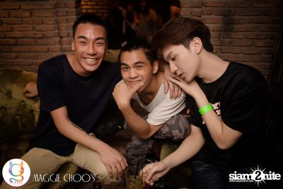 Rainbow in the dark กับ Sammi Zhen ที่ แม็กกี้ ชูวส์ — photo 174