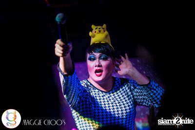 Rainbow in the dark กับ Sammi Zhen ที่ แม็กกี้ ชูวส์ — photo 176