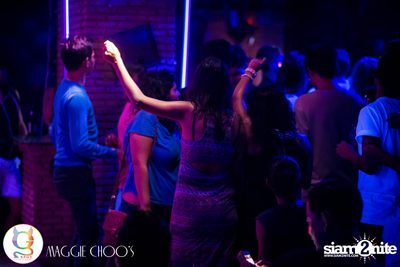 Rainbow in the dark กับ Sammi Zhen ที่ แม็กกี้ ชูวส์ — photo 179