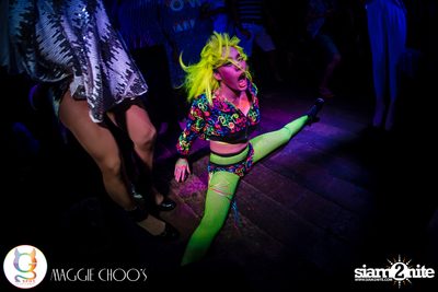 Rainbow in the dark กับ Sammi Zhen ที่ แม็กกี้ ชูวส์ — photo 184